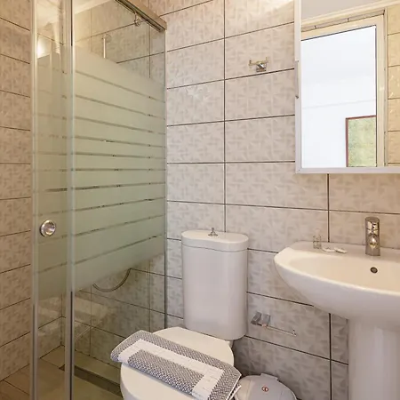 Lovely Seaside Apartments, Walking Distance To The & Amenities! Panormos (Crete)